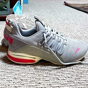 Puma Girls sneakers 👟🩷